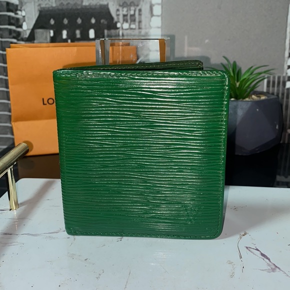 Louis Vuitton Handbags - Authentic Louis Vuitton 💚Epi Bifold Wallet